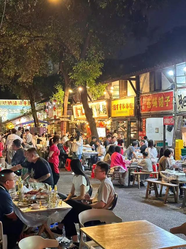 多彩新疆依宁六星街