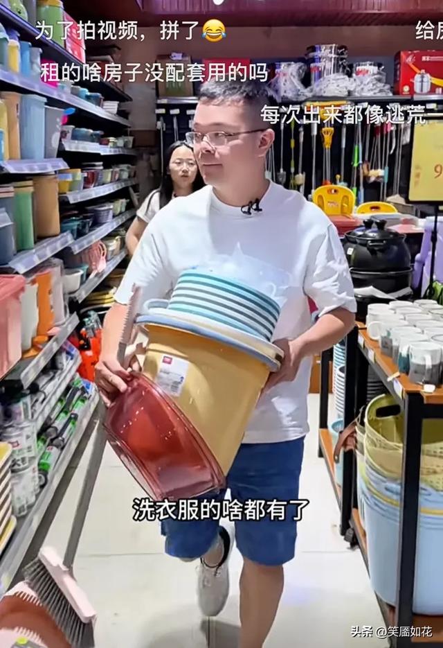 网红金哥带几十号人勇闯云南山村，每天惊喜不断，剧情拉满