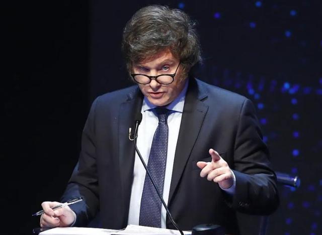 世界上离中国最远的国家，坐飞机要好几天能到，如今发展一落千丈