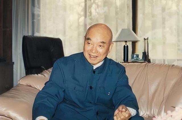 萧克上将孙子萧云松上学时，被老师悄悄询问：是不是家里有困难？
