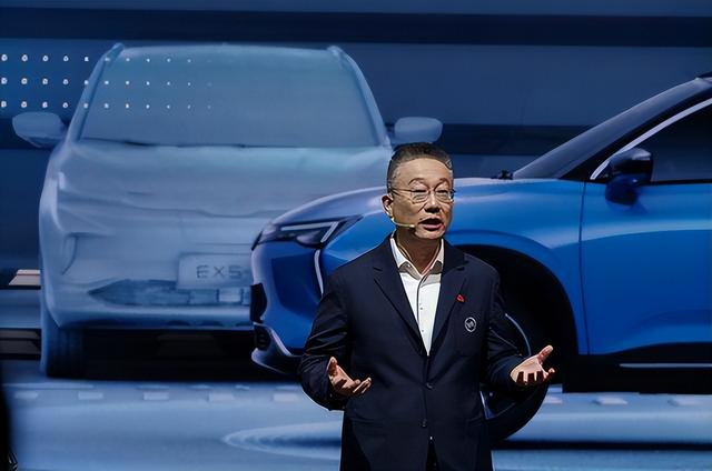 一夜负债200亿？电动车巨头轰然倒塌：终于活成贾跃亭信徒