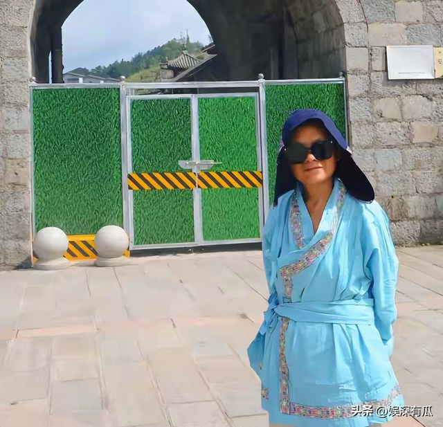 上海71岁老太卖房自驾旅游 , 9年没回家 , 坦言：不会给亲人留一分钱