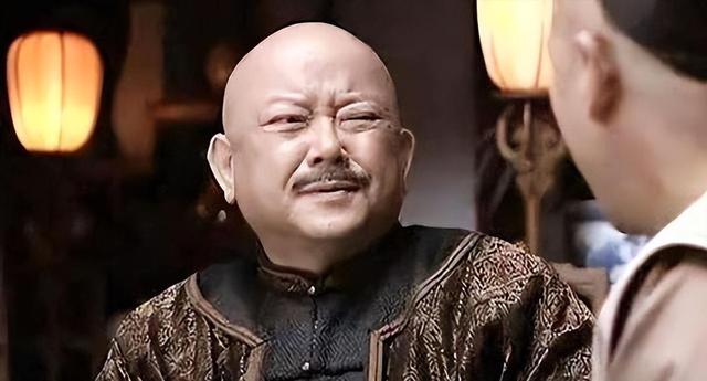 和珅出上联“三斤四两五花肉”，纪晓岚对下联，和珅瞬间惊慌失措