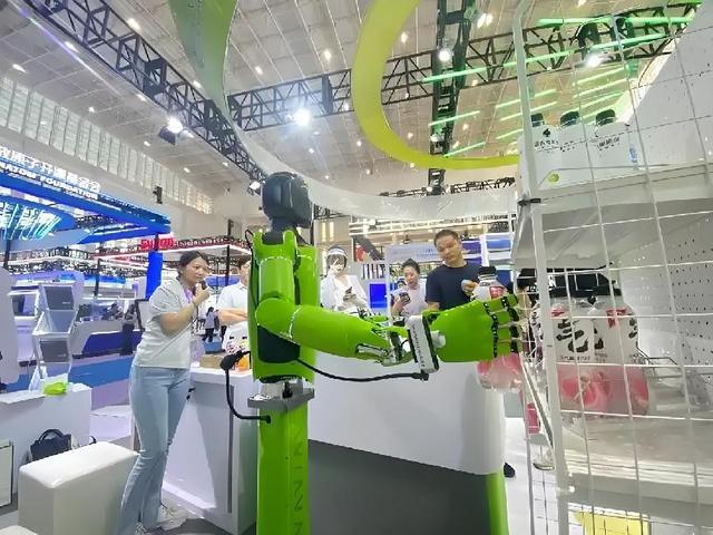 顶尖机器人科学家移居中国，为什么舍弃发达国家，偏偏选择中国？