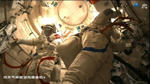 中国航天员出舱次数、舱外航天服使用寿命双双再创新高！