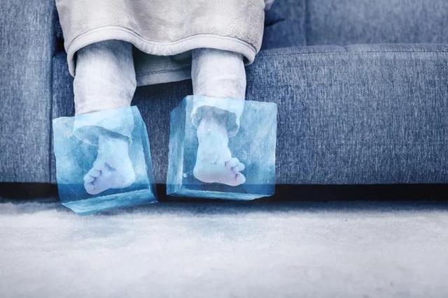 糖尿病患者双脚发凉？小心是糖尿病足前兆，做好4件事或可预防
