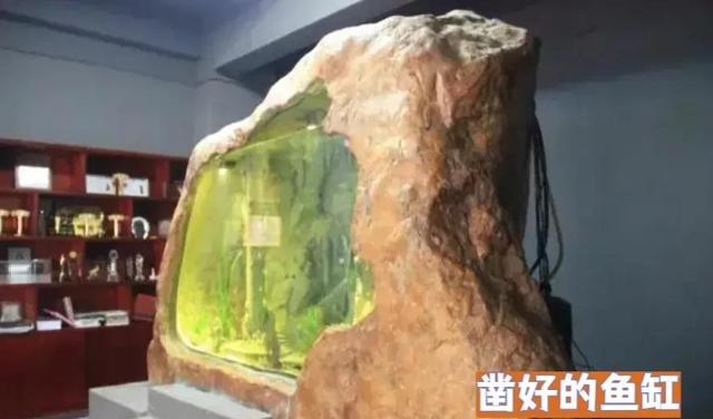 福建男子耗时7年，将一块14吨巨石，凿成“东海龙宫”大鱼缸