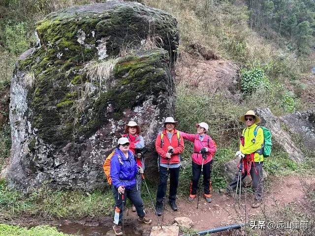周末徒步，走昆明嵩明的灵云山，游法界寺、走森林步道，休闲惬意
