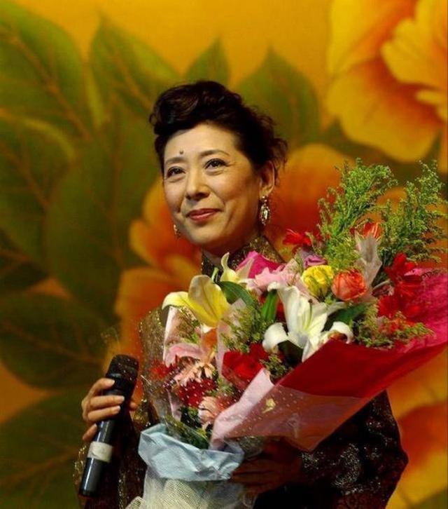 她曾是国家一级演员，遭丈夫无数次殴打，丈夫：我不过了！离婚