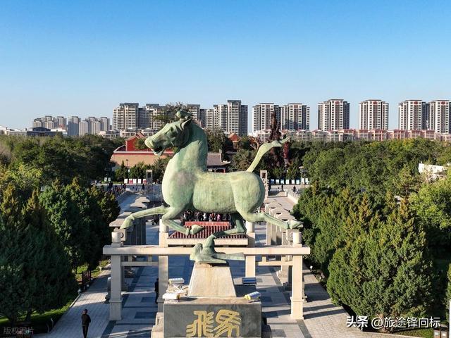祁连行遇铜奔马，汉墓藏 231 件宝物，为何多数人不知出土地？