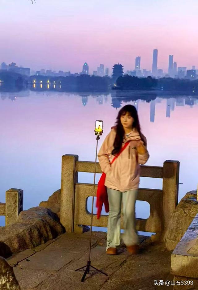 新华社原军事记者陶俊峰泉城美拍：《初冬大明湖晨曦美景》