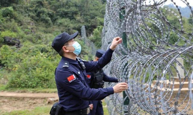 不狠不行的中越边境：数百公里的铁丝网，这下越南人看了都老实了