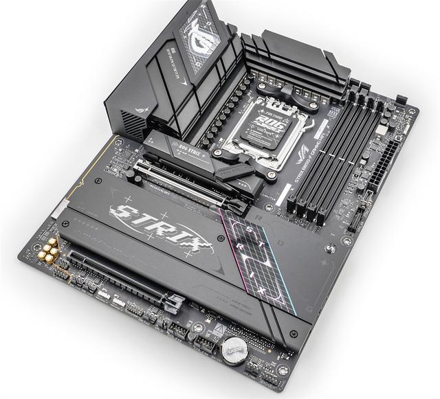 自带屏幕的主机—联力207D+9950X3D+ROG B850-F+索泰5070Ti装机