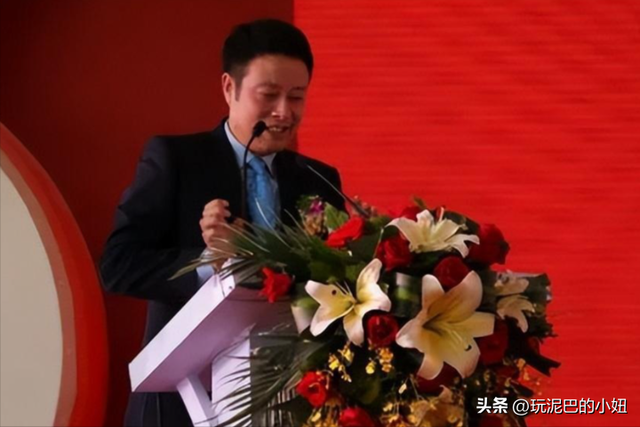 没想到，主持央视天气预报将近30年的宋英杰，竟是兼职“临时工”