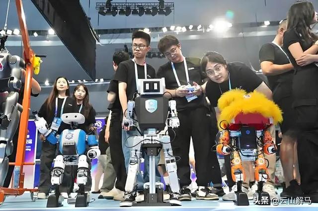 机器人1500米跑出6分34秒！首届世界人形机器人运动会创26项纪录