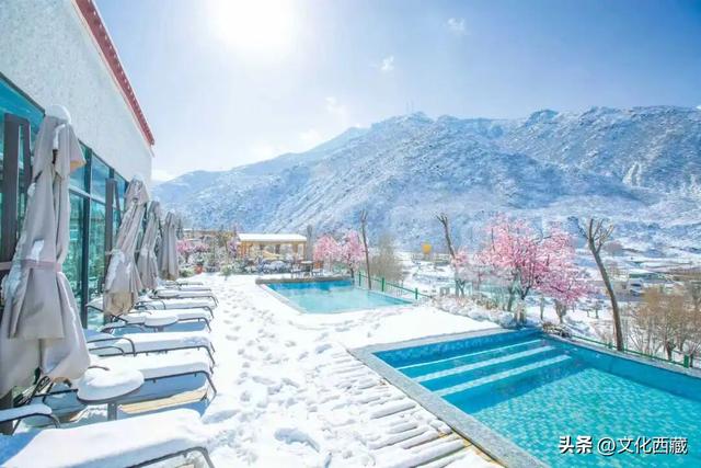 西藏雪山下的温泉爽飞！这才是秋冬泡汤顶配!