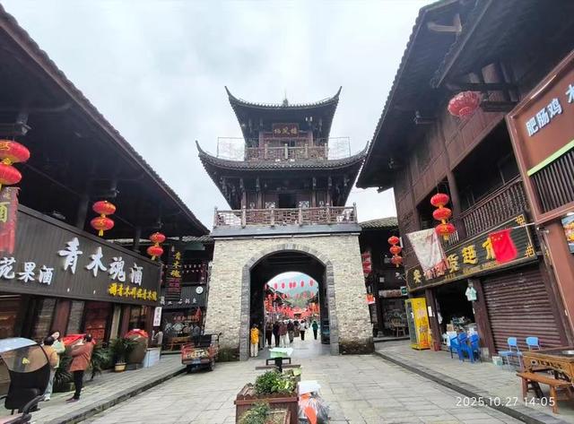 游览汉中市的青木川古镇