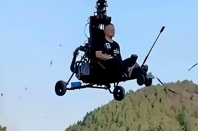 后续！网红开飞机直播坠机身亡，飞机花了35万，烧得只剩一条腿了