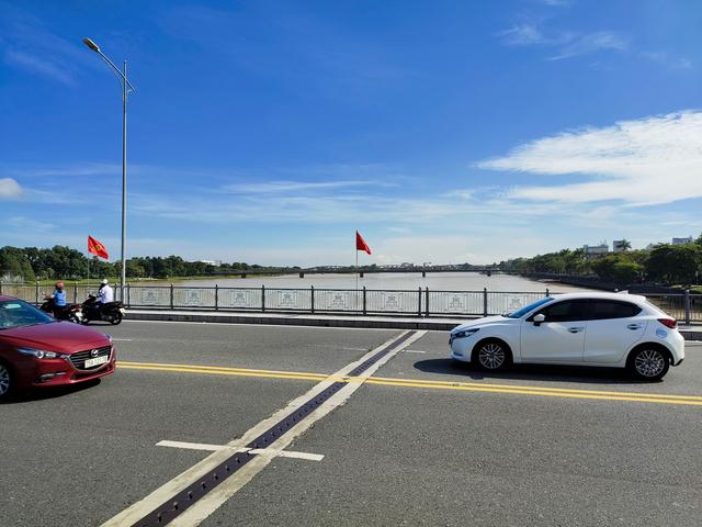 越南顺化大桥，北面不远就是越战中南越和北越的分界线-战争遗址