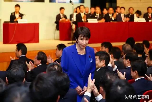 日方服软求和?高市喊话中国,强调两个不变,中方回应亮明底线