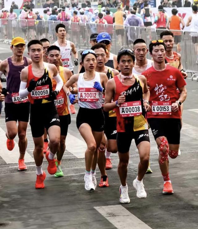 2026年重庆马拉松！朱卿夺冠，张水华辞职后首马获国内第四