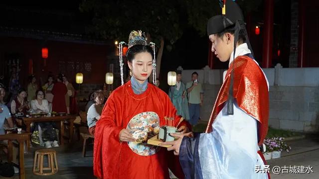 当七夕遇上玉皇阁:建水用传统文化点燃古城浪漫