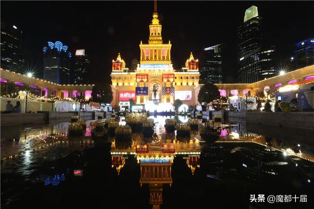 上海书展首设“夜市”，点亮书香与烟火气的夏夜