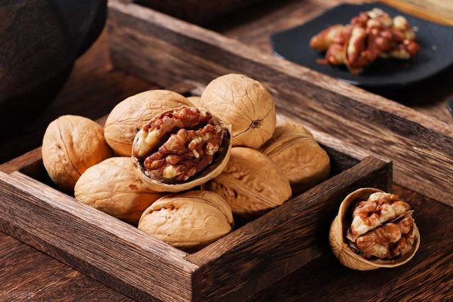 上海交大研究：脑梗患者每天吃核桃，半年后3个惊喜改变