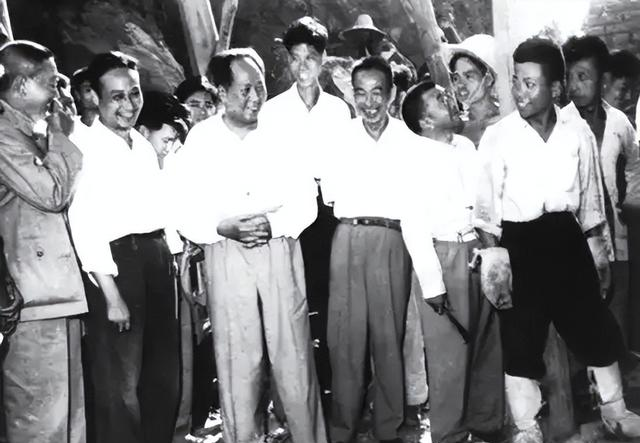 主席首位曾孙毛东东，出生日期有些特别，如今21岁国防科技读大三