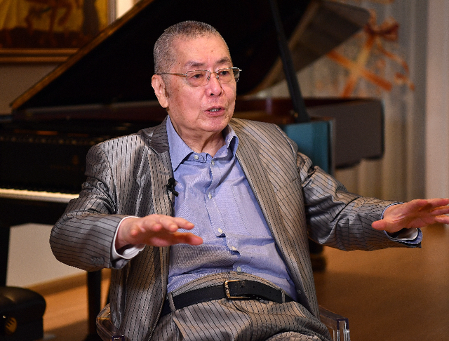 三婚娶小37岁徒弟，81岁生女，84岁生儿，如今住美国豪宅好不惬意