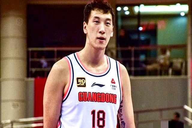 广东男篮各球员优缺点分析！个人认为，其新赛季成绩保底四强。