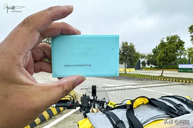 各地都应该向湖北学习，摩托车领卡上高速，享受正常的路权