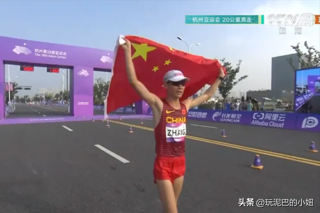 时隔10年！田径世锦赛喜讯：中国队第4枚奖牌来了 逆转：身披国旗