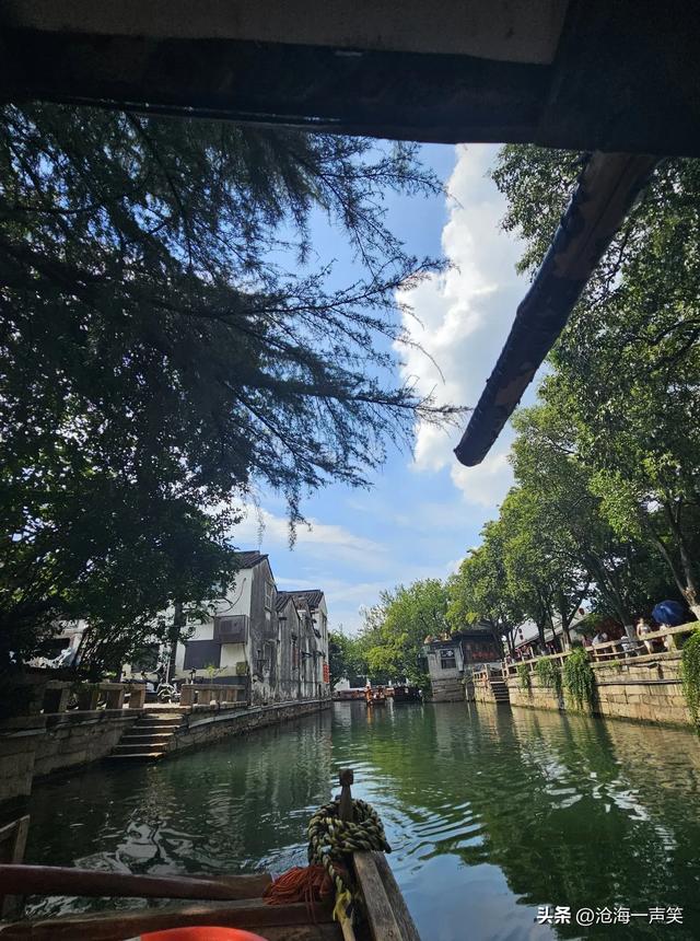 苏州平江路，一条路一条河，一条船一座城，一首歌一段情
