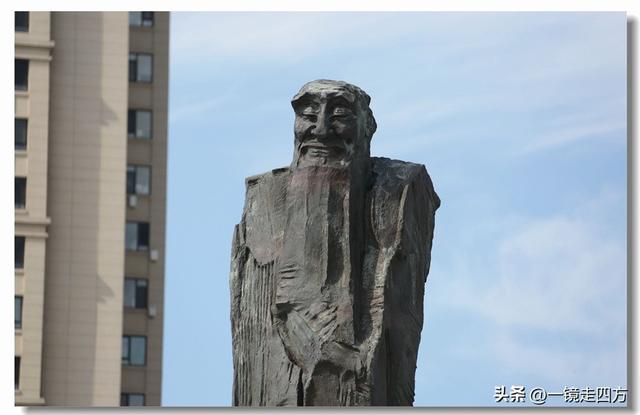 在大连陵水湾打造出的“海纳百川”国际雕塑景观带