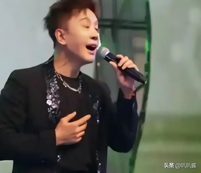 他8次上春晚，作死被捕入狱	，如今56岁无人问津，沦落到四处走穴