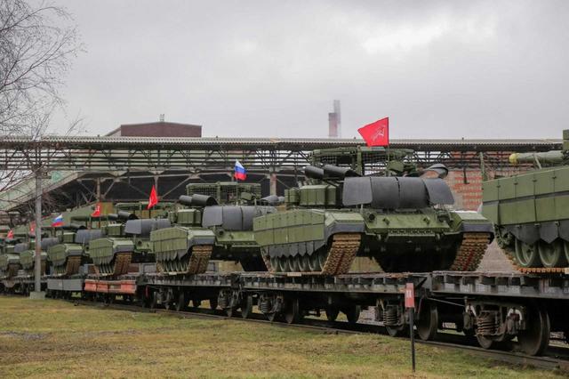 外媒：俄罗斯年产400辆现代化坦克，却难逃无人机战争困局