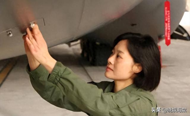 阅兵女机长身份曝光！私生活被扒牺牲太大，老公身份也不简单