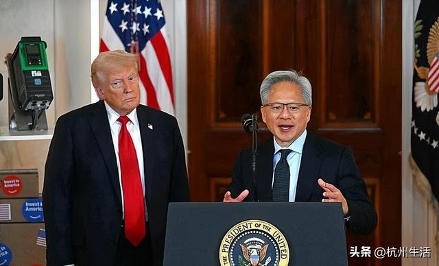 英特尔“国有化”要来吗，特朗普打芯片保卫战，曼哈顿式豪赌
