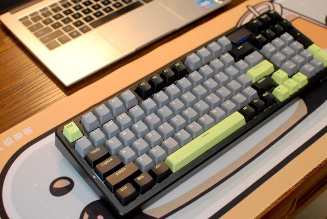 雷柏V700DIY-98无线机械键盘：长续航与好手感的完美融合