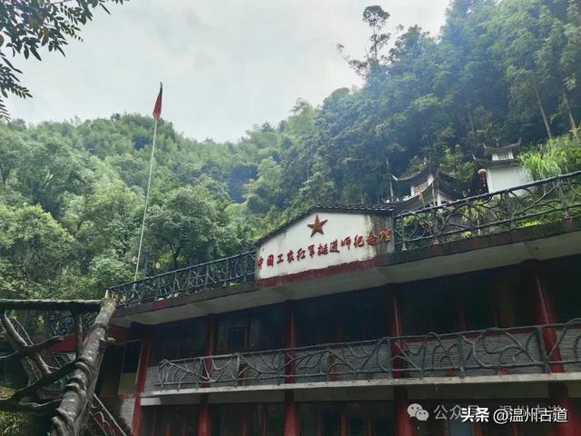 藏在浙南九寨沟里的红色秘境!可亲子徒步,在清溪飞瀑里寻凉意!