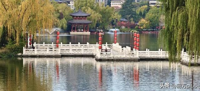 一池秋水作画屏 古典园林映画中