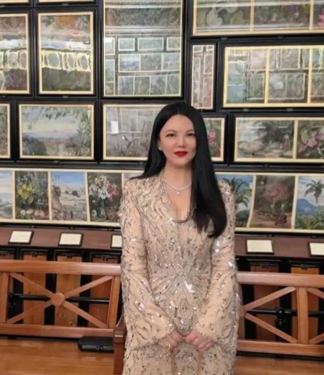 李湘也没想到，11年前让她怀二胎的人，如今竟成为她的“救赎”