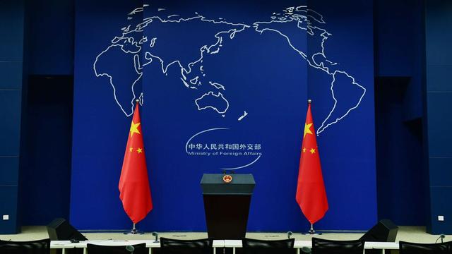 最后一刻，特朗普终于签字了！中美联合声明出炉，2个动作不寻常
