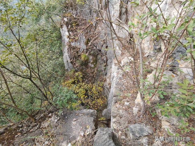 寻找一个最为艰难的躲匪洞，我难到达，土匪也难以到达