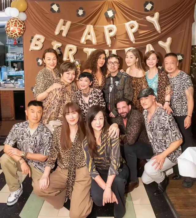 傅程鹏陪香港妻子参加名流派对，表现从容	，完美融入周丽淇社交圈