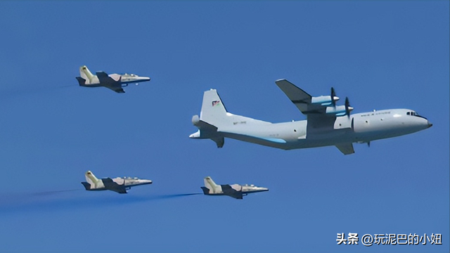 万万没想到，63岁张凯丽因九三阅兵上的一个动作，实现口碑暴增