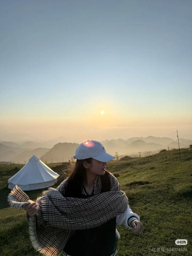 比六盘水冷！比贵阳香！新挖18℃小县城，草海湖泊美若仙境！碳水王国20元吃火锅！