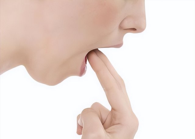 鱼刺卡喉怎么办？还在吞饭喝醋？医生教你正确处理方法