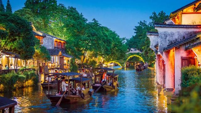全国三千古镇凋零，唯独乌镇年年暴赚，它凭什么一年吸金上百亿